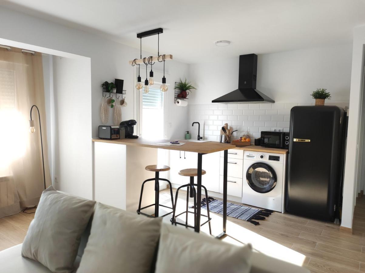 Apartamentos La Casa Del Maestro Alhama de Aragón Екстериор снимка